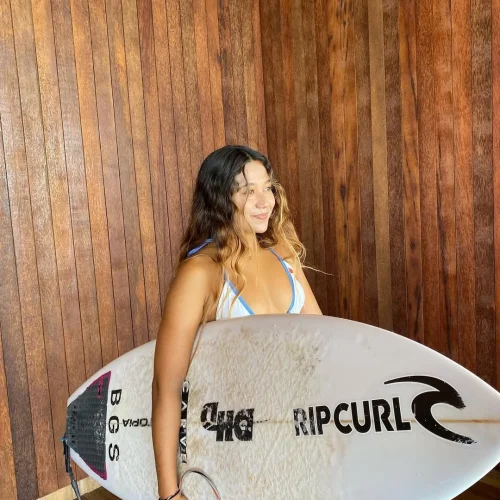 Your friendly reminder to use your sunscreen and clean up your wax job lol 🩷 ••• 📸 @bella_wils